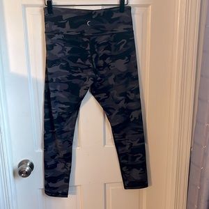 Zyia Soft Camo size 6/8